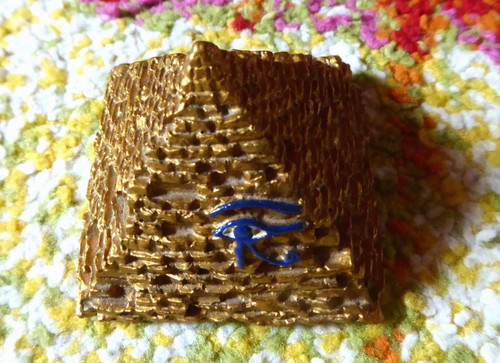 Pyramide figur 6 - pyramide, ca.