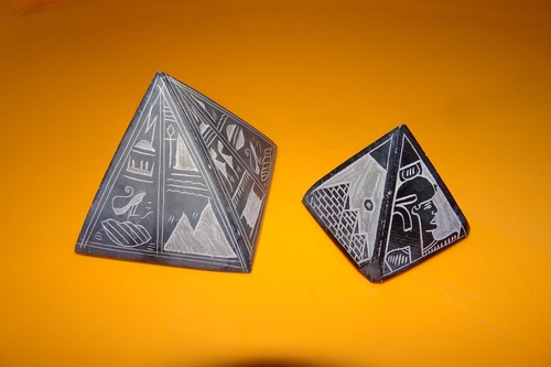 Pyramiden aus speckstein - 2,