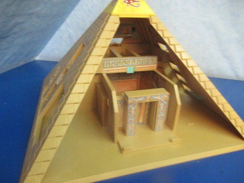 4240 pyramide gebäude - pyramide,